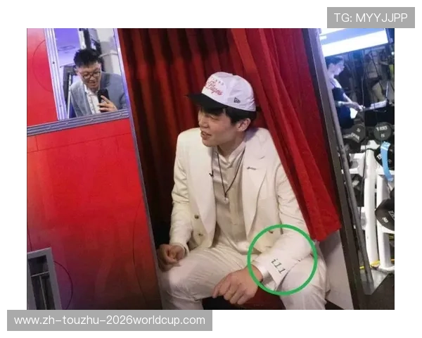 杨瀚森选秀西装暗藏甜蜜密码！疑似女友曝光，青梅竹马清纯般配