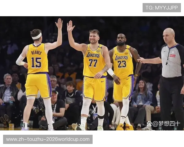 NBA季后赛最新战况:每日比分与精彩集锦回顾 NBA季后赛最新战况:每日比分与精彩集锦回顾